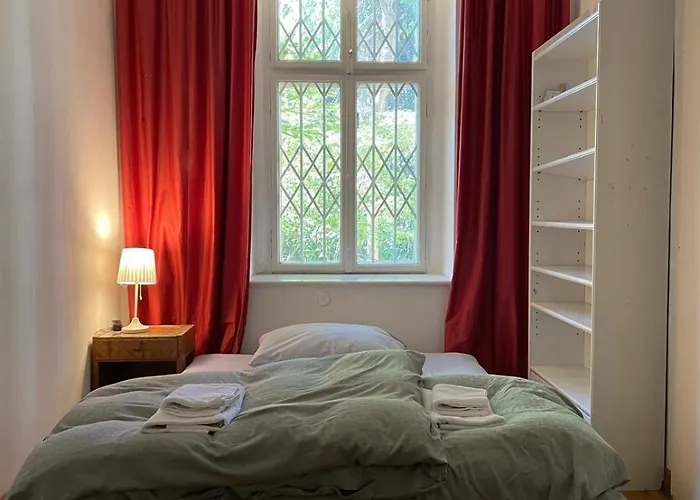 Geraeumige Garten-wohnung Bei Schoenbrunn Ab 1 Woche Apartman
